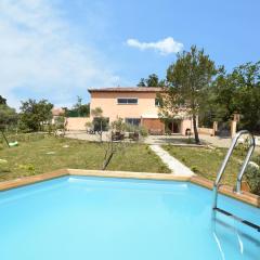 Picturesque villa in Montmeyan with pool