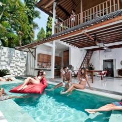 3BR Villa Hari - Minggu Villas Seminyak