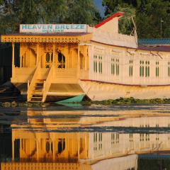 Heaven Breeze Group of Houseboats