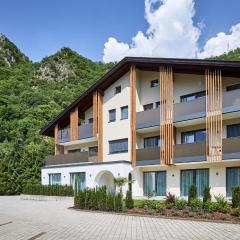 Residence Laitacherhof - Modern eingerichtete Apartments in der Nähe vom Zentrum von Klausen mit Pool