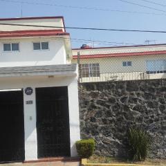 Casa privada para descanso, se renta para 8 personas completa Y tambien por habitacion con baño privado para 2 o 4 personas compartiendo areas comunes