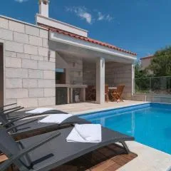 Beautiful apartment with private pool