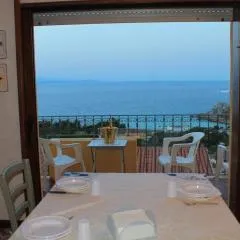 Santa Teresa Gallura Girasole sul mare, centre top sea view 7 pax , air conditioning, wifi fibra ,free garage