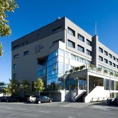 호텔 펜츠 웨스트(Hotel Penz West)