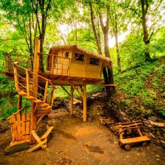 Treehouse pod Jestedem