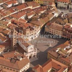 Bilocale centro storico affaccio sulla piazza Dante