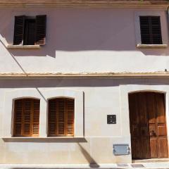 Born 23 - House with Pool in the centre of Lluchmayor. free wifi