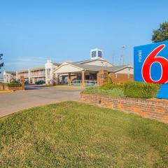 Motel 6-Lawton, OK