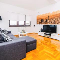 LUXURY 3 story House- BEST VIEW