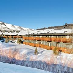 Prospector Accommodations by All Seasons Resort Lodging