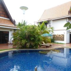 VIP Chain Resort Pool Villa