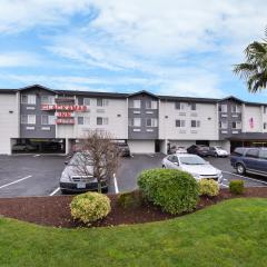 Clackamas Inn and Suites