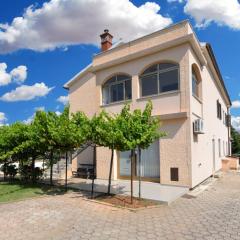 Apartments Gracijano 1724