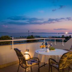 Seaside Apartment Gold 1row