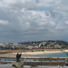 Ema's Beach and Nightlife House