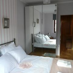 Cosy, Sunny Apartament 10 min to Old Town