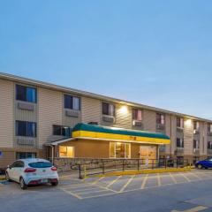 Super 8 by Wyndham Iowa City/Coralville