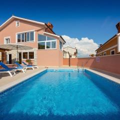 Villa Petra, Kaštelir