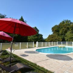 Vintage Mansion in Saint Aubin sur Loire with Pool