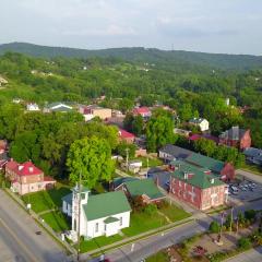 Harbor Haus Inn & Suites