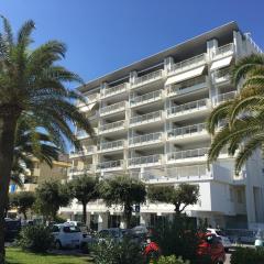 FRONTE MARE-CENTRALE-Riviera Palace-Giulianova-Apartment-nei mesi di Luglio e Agosto Prenotazioni solo da Sabato a Sabato