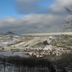 Delightful Home-Lovely Hill View