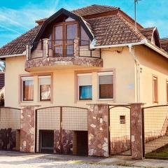 Aranyló apartmanház