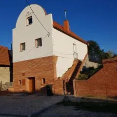 Apartmán ANNA s vinným sklepem Pouzdřany
