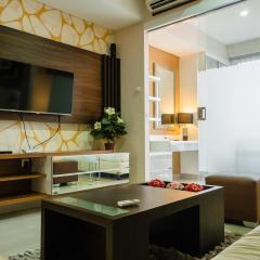 Luxurious 1BR At Dago Suites Apartment By Travelio