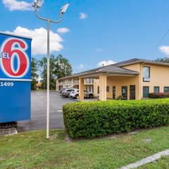 Motel 6-Macclenny, FL