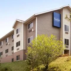 Travelodge by Wyndham Dunsmuir
