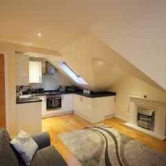 Modern, Cosy Apartment In Bearsden with Private Parking