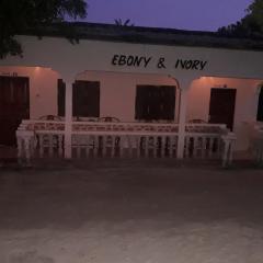 에보니 & 아이보리 비치 방갈로(Ebony & Ivory Beach Bungalows)