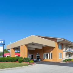 Days Inn by Wyndham Breezewood