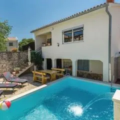 Villa Kris with Pool in Mrgani