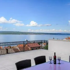 Holiday House Queens with Sea View