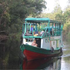 Orangutan Shaka Houseboat with cabin