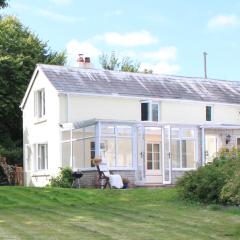 Silhouette Cottage