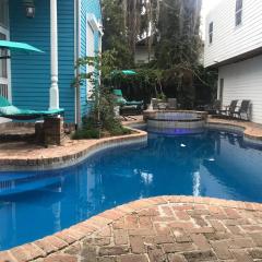 4 BR - Sleeps 8! Best location next to Bourbon Street!