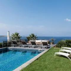 Villa Emilia front sea