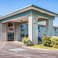 Bridgeway Inn & Suites