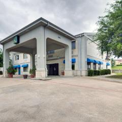 Quality Inn & Suites Grand Prairie South