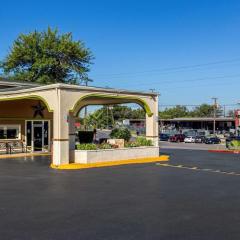 Rodeway Inn San Antonio Lackland AFB - SeaWorld