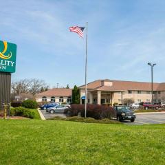 Quality Inn & Suites Woodstock near Lake Geneva