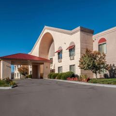 Quality Inn & Suites Farmington