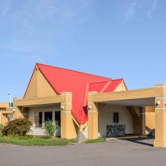 Econo Lodge Inn & Suites