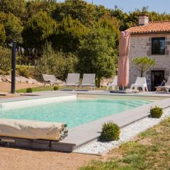 Gîte "La Grange" 5 personnes proche du Puy du Fou avec piscine