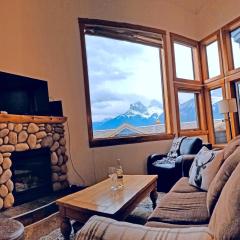 Downtown Loft, Mountain Views, Fireplace, Couple's Retreat, Walker's Paradise