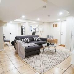 Trendy 1BR Basement with Laundry & Covered Parking - Central Trendy