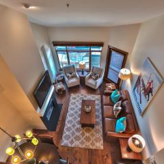 Superior Ski In Ski out, Top floor Penthouse, Pool, Hot Tubs Conde Nast Forbes Award Winner C411